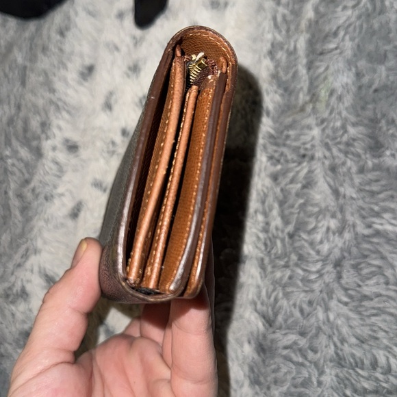 Men’s Or Women’s Louis Vuitton Super clean and Rare Vintage piece! Preloved 9/10 - Picture 14 of 17